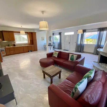 Thalassa - Modern In With Garden Holiday home